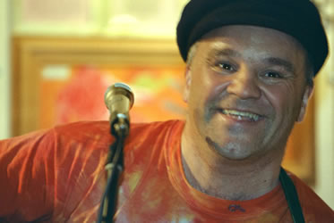 Darren Poyzer, live at World Cafe, Bradford - Courtesy of Andrew Rainbow . CLICK FOR HI-RES PHOTO DOWNLOAD