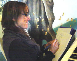 Lizanne Evely